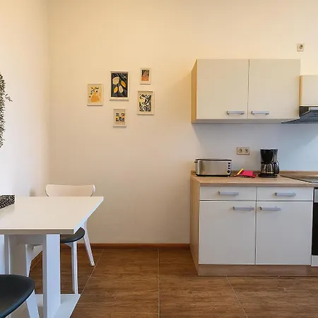 Yourfavoritebed Monteurunterkunft Zentrum - Wlan, Waschmaschine Zentral 3*