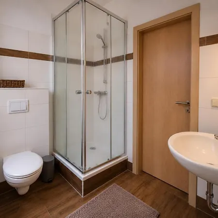 Hotel apartamentowy Yourfavoritebed Monteurunterkunft Zentrum - Wlan, Waschmaschine Zentral 3*