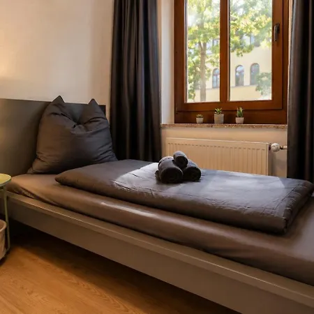 Hotel apartamentowy Yourfavoritebed Monteurunterkunft Zentrum - Wlan, Waschmaschine Zentral 3*