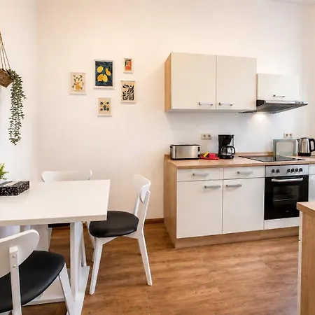 Hotel apartamentowy Yourfavoritebed Monteurunterkunft Zentrum - Wlan, Waschmaschine Zentral 3*